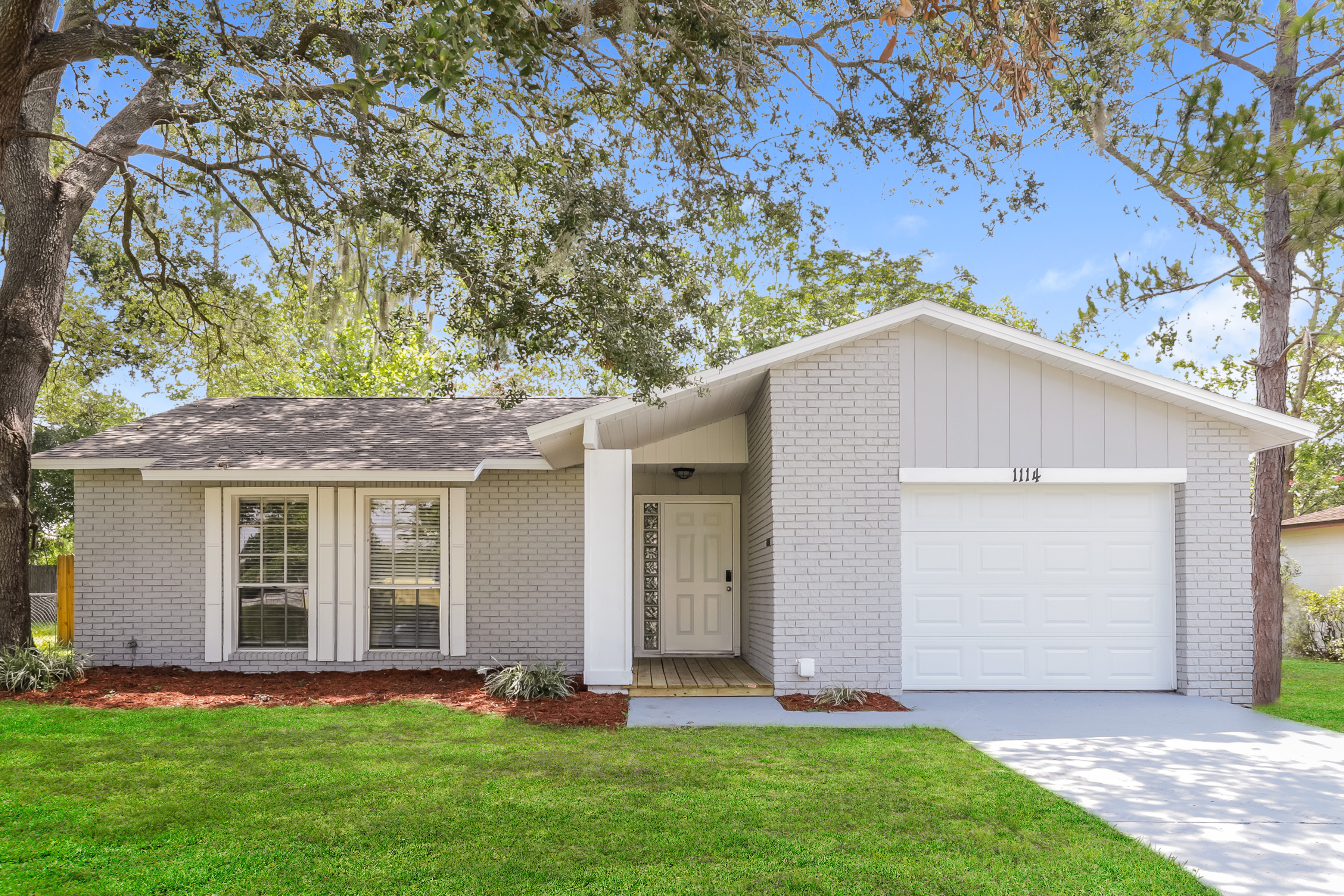 1114 PARK ST SEFFNER, FL 33584